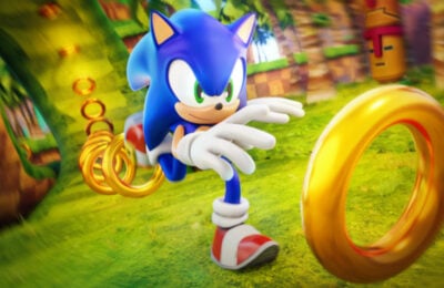 Sonic grabbing a ring in Sonic Speed Simulator.