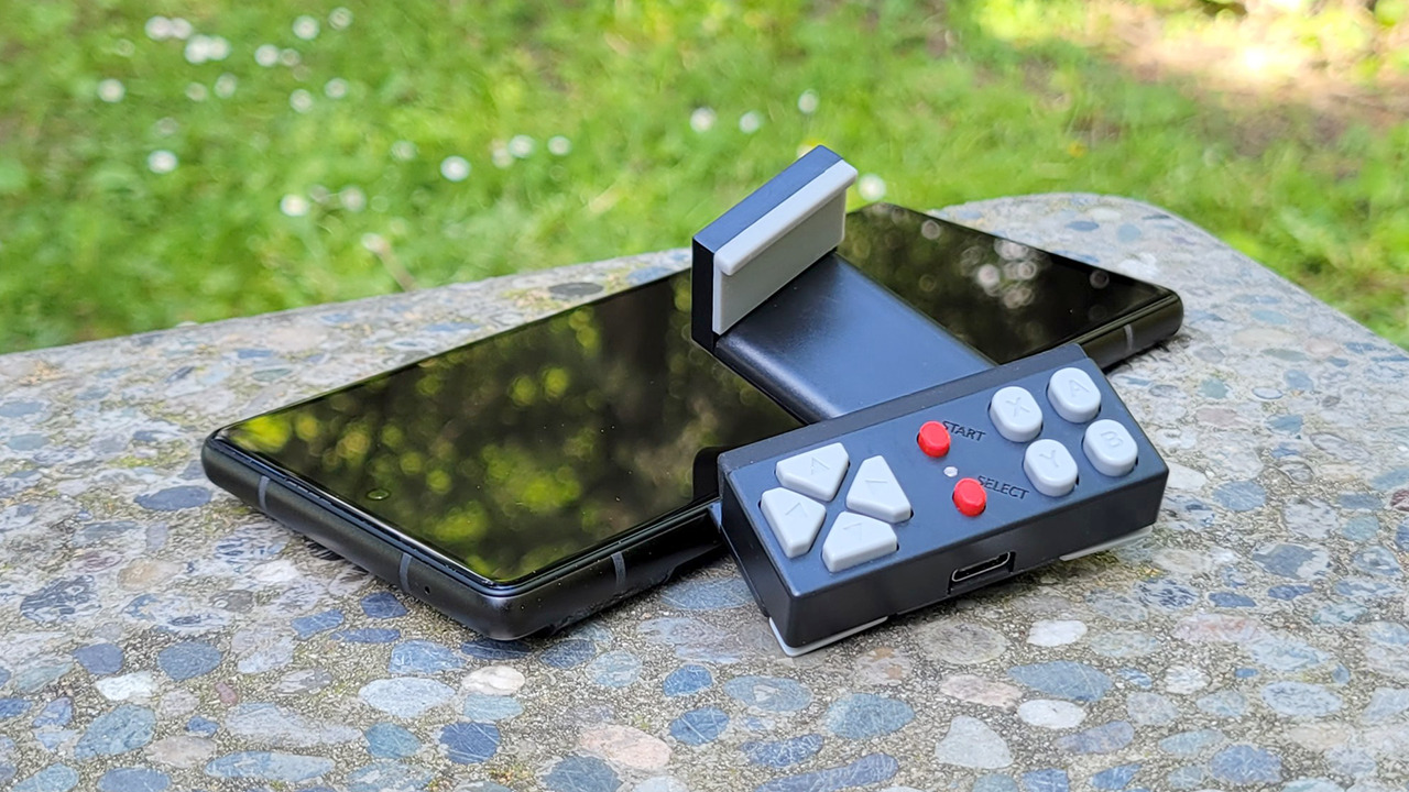 The Jacknife Gamer Mini-Gamepad Will Revolutionise Your Mobile Gaming Time